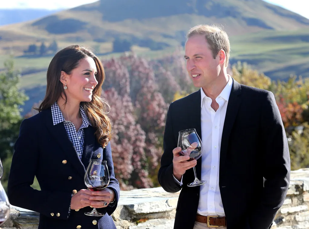 Kate dan William minum wine @ eonline.com