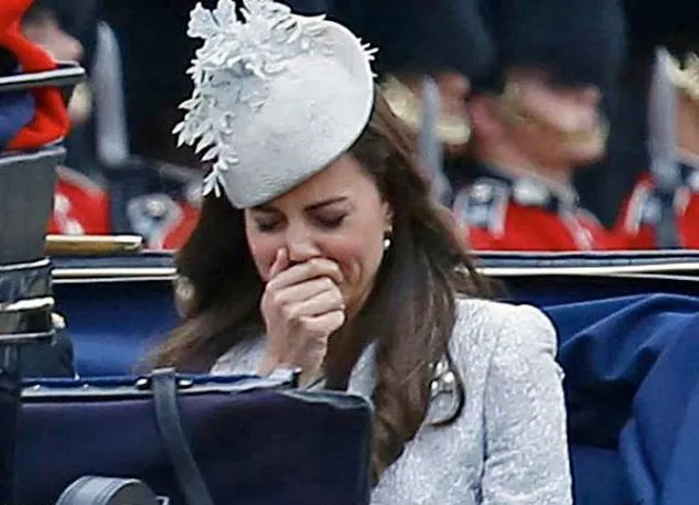 Kate Middleton bersin @ dailymail.co.uk