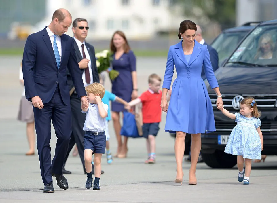 Kompaknya keluarga kecil Kate dan William © dailymail.co.uk