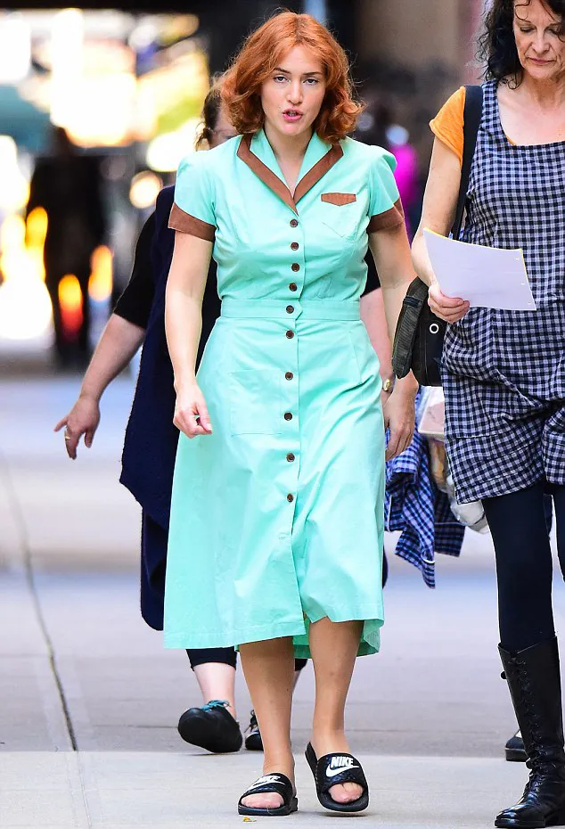 Kate jadi waitress di film terbarunya © dailymail.co.uk