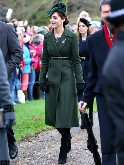 Kate tampil cantik di hari Natal © people.com