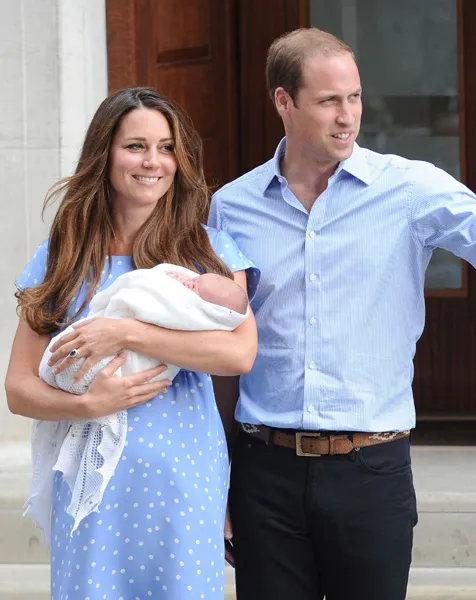 Kate Middleton, Pangeran William dan Pangeran George @ fameflynet.com