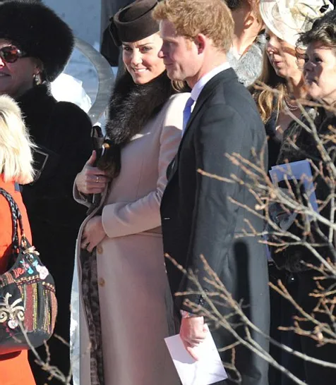 Kate Middleton di samping Pangeran Harry @ dailymail.co.uk