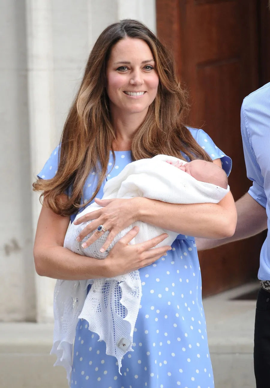 Kate Middleton dan bayinya @ fameflynet.com