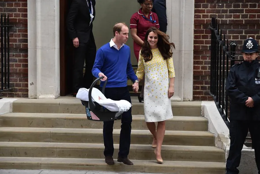 Pangeran William dan Kate Middleton sepakat untuk tak menggunakan jasa babysitter © Splashnews