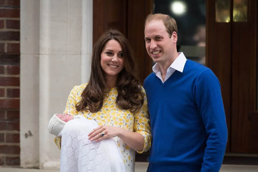 Angelina Jolie dan Brad Pitt membawa kado untuk Putri Kate Middleton & Pangeran William © AFP