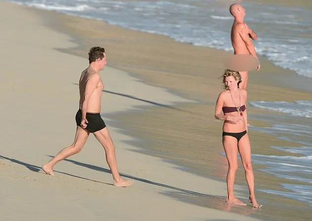 Kate Moss - Jamie Hince dan Pria Bugil @ dailymail.co.uk