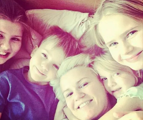 Katona Bersama Ke-4 Anaknya @ Instagram.com/kerrykatona