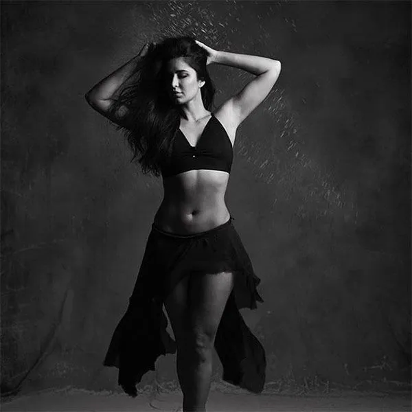 Katrina Kaif tampil cantik ketika pamer perut rata ©bollywoodlife.com