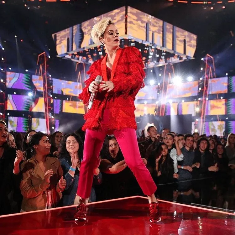 Katy Perry pamer rambut baru di 'iHeartRadio Awards 2017' © instagram.com/louis_katynews