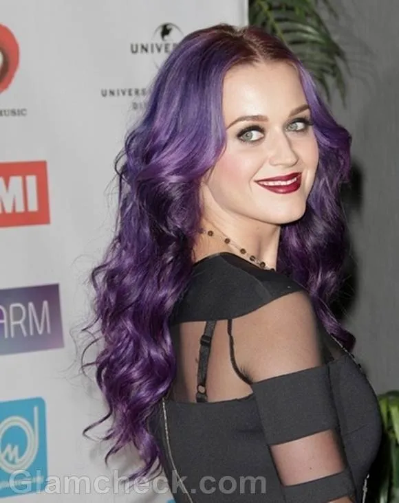 Kary perry dengan rambut ungu