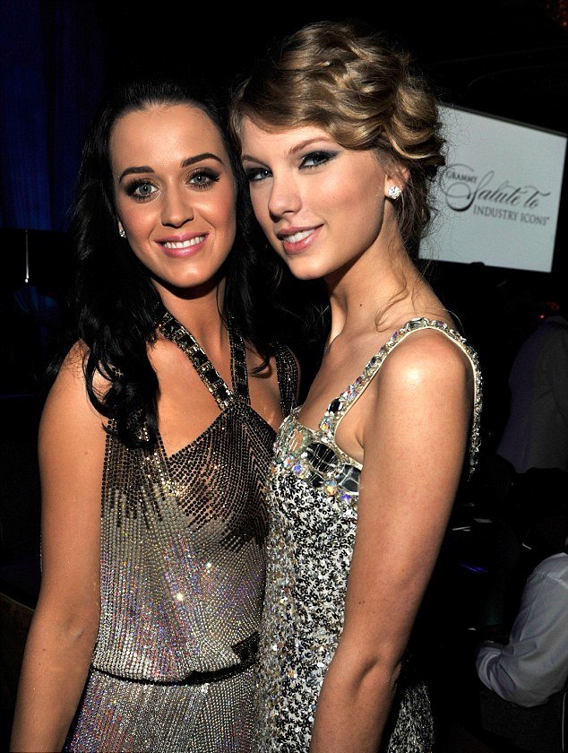Katy dan Taylor @ dailymail.co.uk