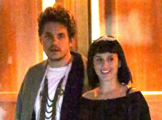 Katy dan John makin mesra @ eonline.com