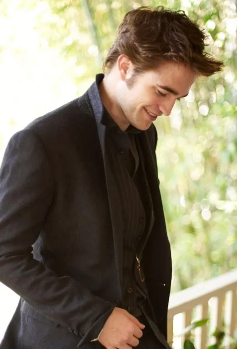 Robert Pattinson @ fanpop.com