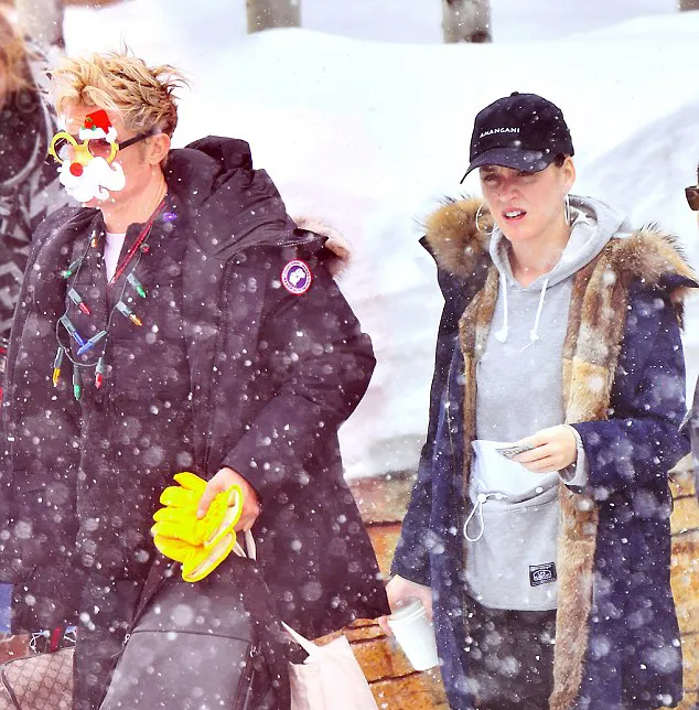 Katy dan Orlando tetap kencan di tengah 'badai' salju © dailymail.co.uk