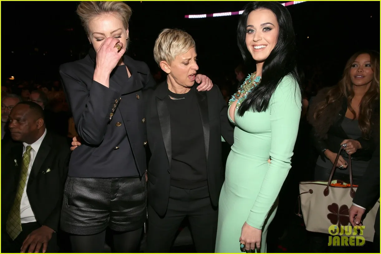 Ellen DeGeneres amati dada Katy Perry @ justjared.com