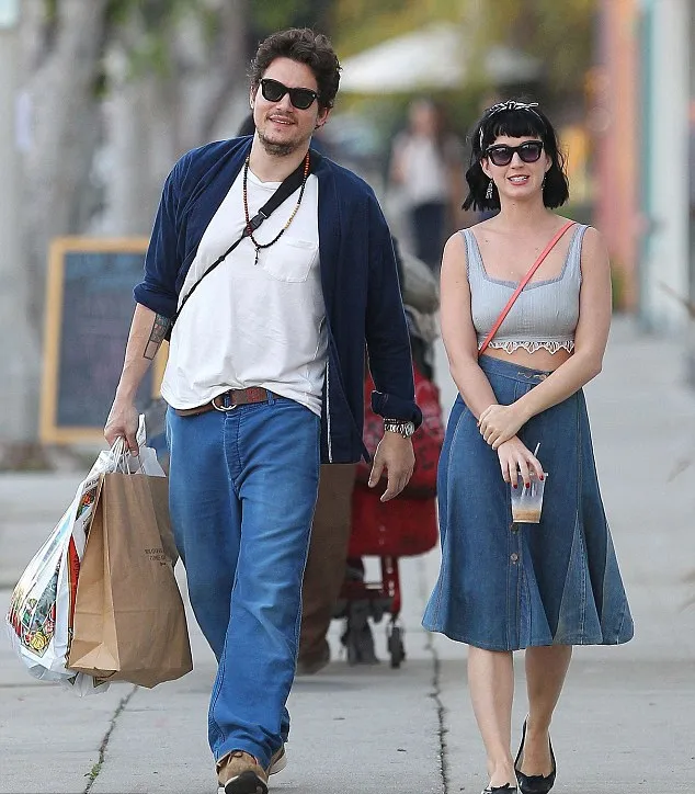 John dan Katy @ dailymail.co.uk
