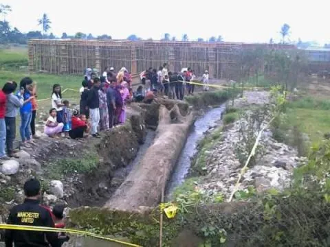 heboh kayu tomo, kayu mistik di pesantren asuhan guntur bumi