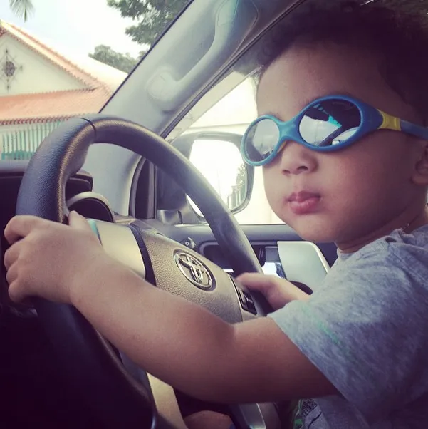 Kellen di atas mobil @ Instagram/Krisdayanti