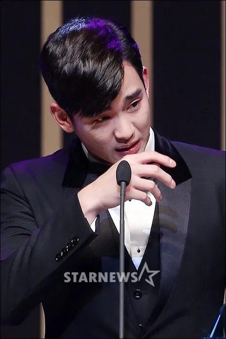 Kim Soo Hyun sempat menangis saat mendapat penghargaan Grand Prize @dramabeans.com