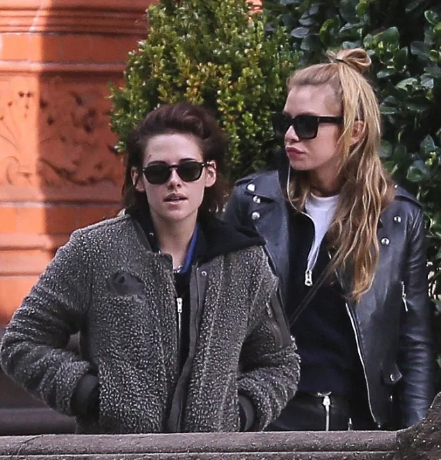 Kristen dan Stella tertangkap kamera bareng lagi © Fameflynet via Daily Mail