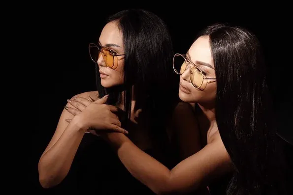 Sama-sama kece! KD dan Yuni lakukan pemotretan bersama. /©instagram.com/yunishara36