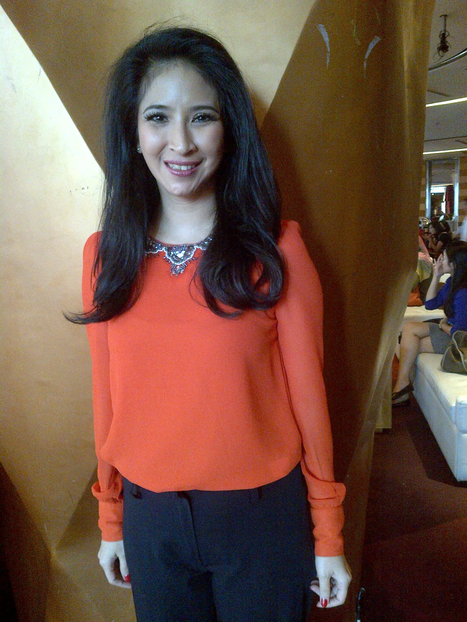 Novita Angie berkomentar tentang kelakuan orang yang menembak kucing hingga meninggal. ©Deni/KapanLagi.com