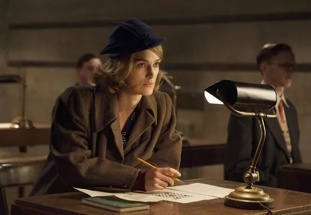 Keira ketika memerankan Clarke @ digitalspy.co.uk