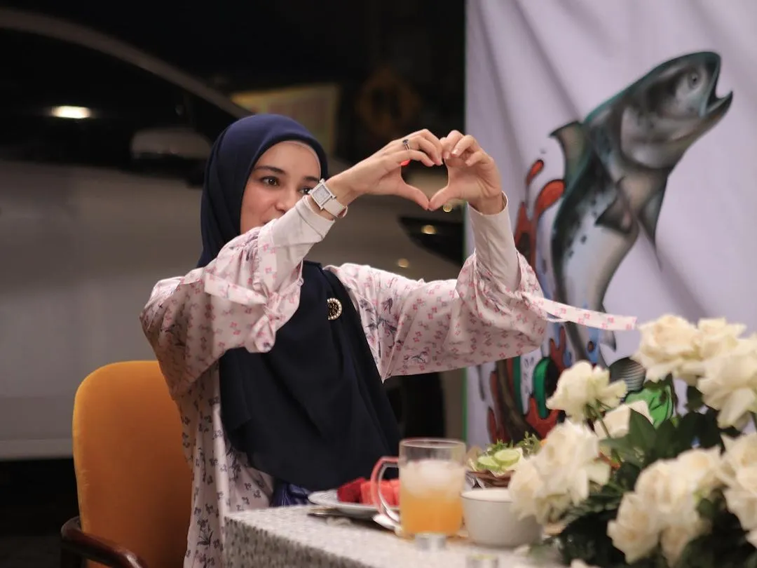 Kejutan Makan Malam Romantis Teuku Wisnu ke Istri (Credit: Instagram/shireensungkar)