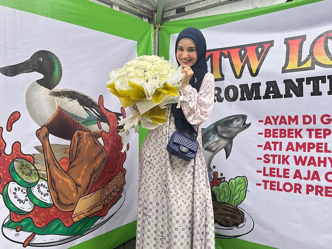 Kejutan Makan Malam Romantis Teuku Wisnu ke Istri (Credit: Instagram/shireensungkar)