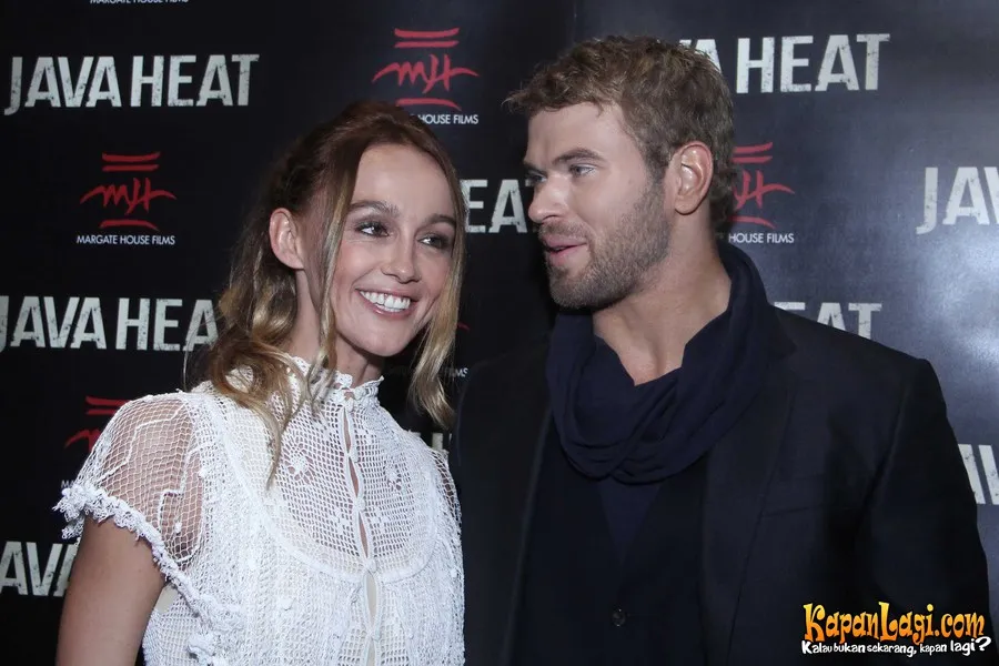 Kellan Lutz mengaku merasakan nuansa spiritual di sekitar Borobudur. 