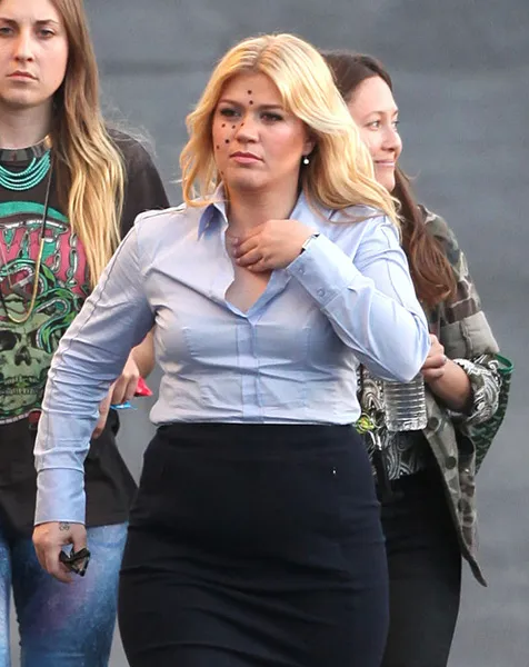 Kelly Clarkson @ fameflynet.com