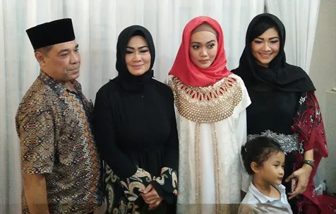 Keluarga di tahlilan 40 hari Jupe © KapanLagi.com®/Nuzulur Rakhmah