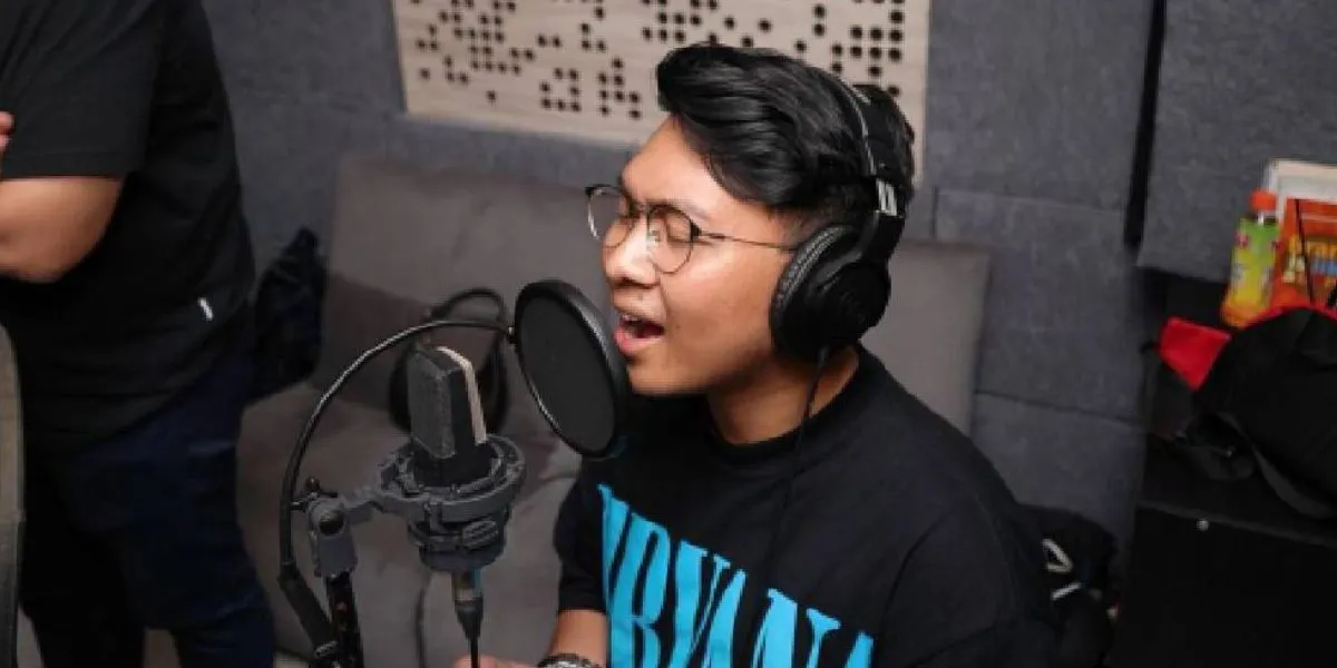 Keljo - JATUH DAN MENARI