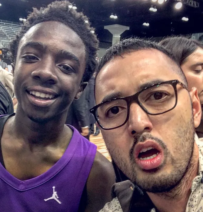 Kemal foto bareng dengan Caleb pemeran Lucas di 'STRANGER THINGS'. © Instagram/kemalpalevi