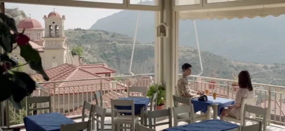'Kencan' Song Couple di Yunani. © hancinema.net