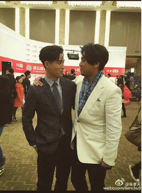 Vic Zhou dan Ken Zhu yang nggak sengaja bertemu setelah dua tahun tak tampak bersama. ©Weibo/Ken Chu