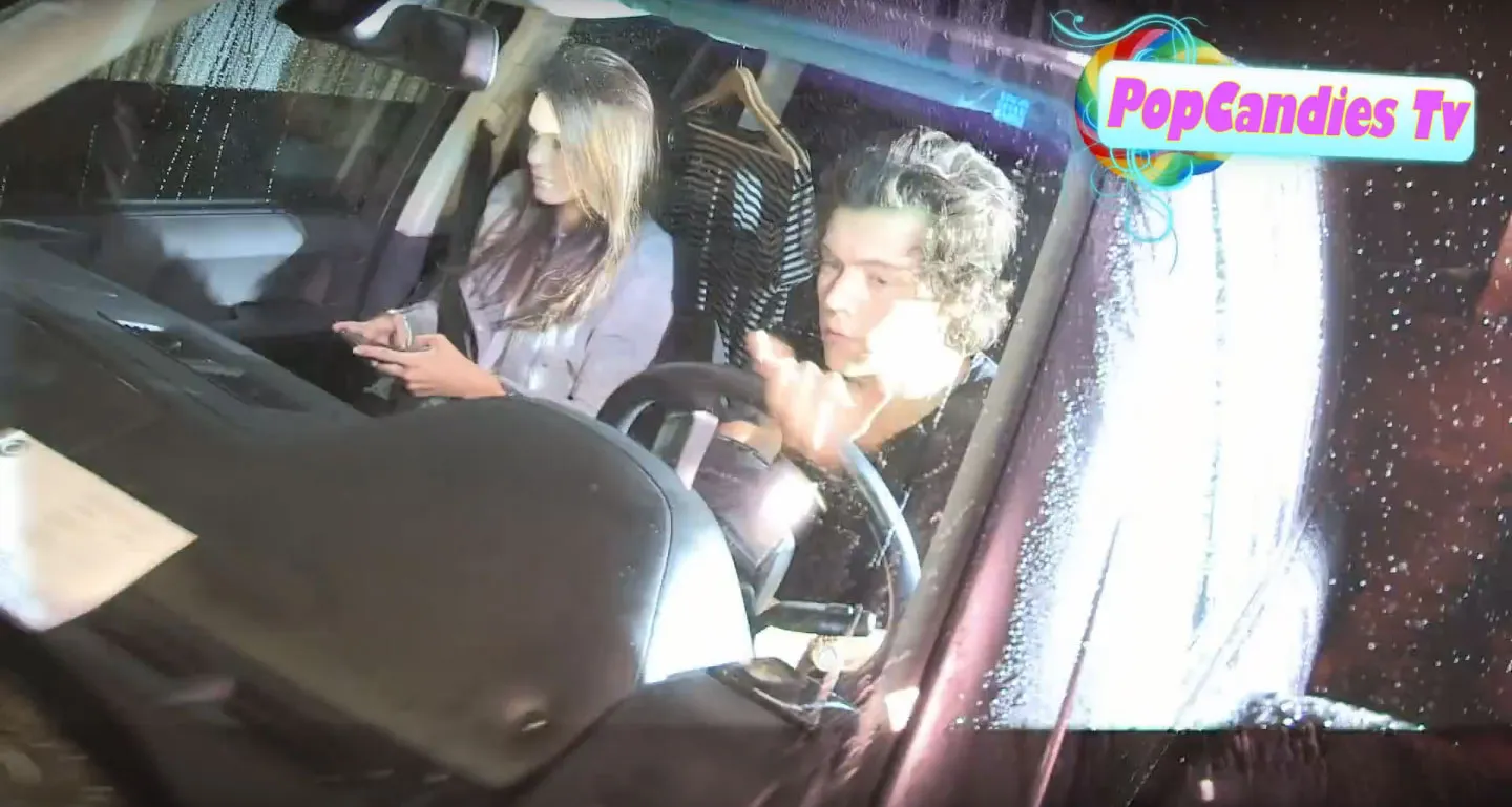 Kendall Jenner dan Harry Styles baru-baru ini tertangkap kamera tengah menikmati dinner romantis bersama © YouTube/PopCandiesTv