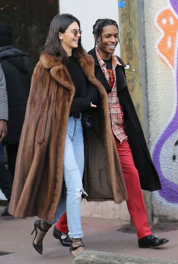 Kendall Jenner dan A$AP Rocky hang out bareng di Paris © Shutterstock via Mirror.co.uk