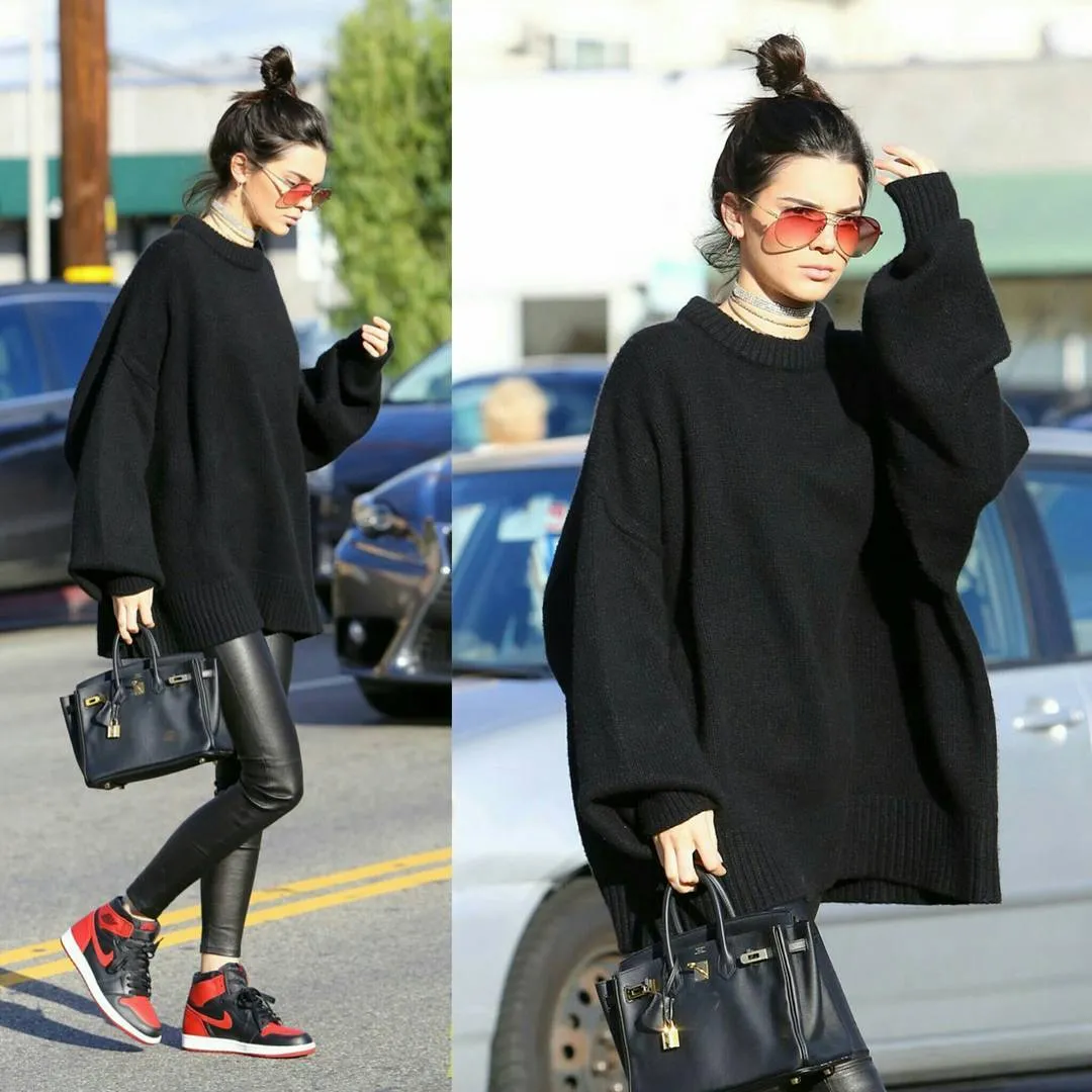 Kendall Jenner, tetap in style dengan sneaker dan sweater oversized © instagram.com/luxyfamous