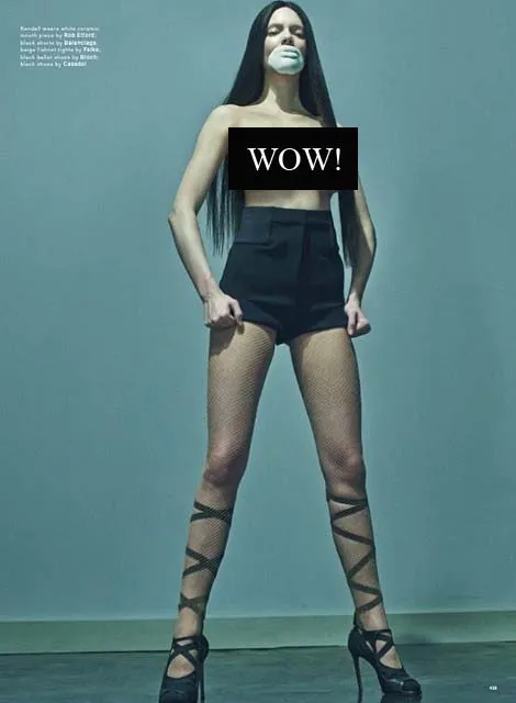 Pose gagah Kendall Jenner, berani dan nekat! ©Twitter.com/Kardashianpedia