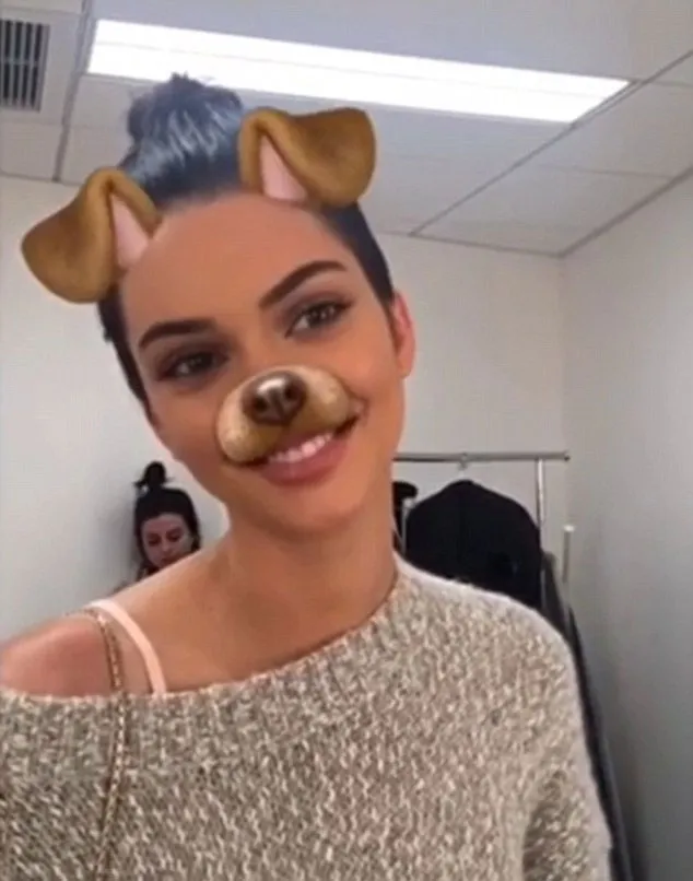 Kylie Jenner bikin klarifikasi soal bibir Kendall © Snapchat/Kyliejenner