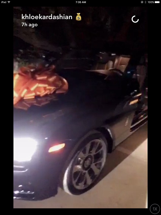 Inilah penampakan kado mobil mewah Kendall © Khloe's Snapchat