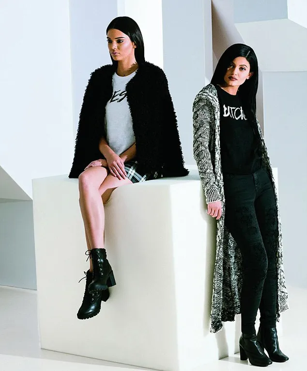 Gaya siapa yang lebih keren di antara Kendall dan Kylie? @ PacSun