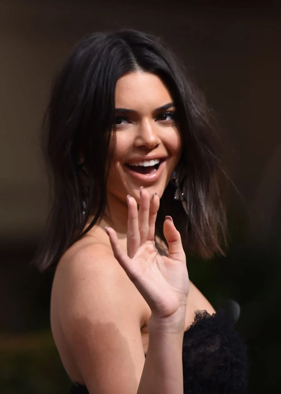 Cantiknya Kendall di red carpet Golden Globes 2018 © AFP