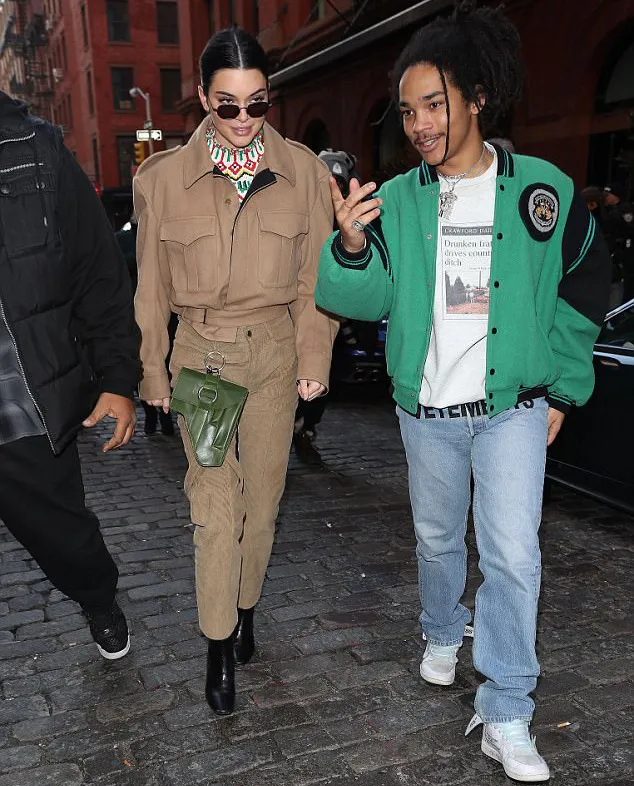 Mungkinkah pria ini pacar baru Kendall © dailymail.co.uk