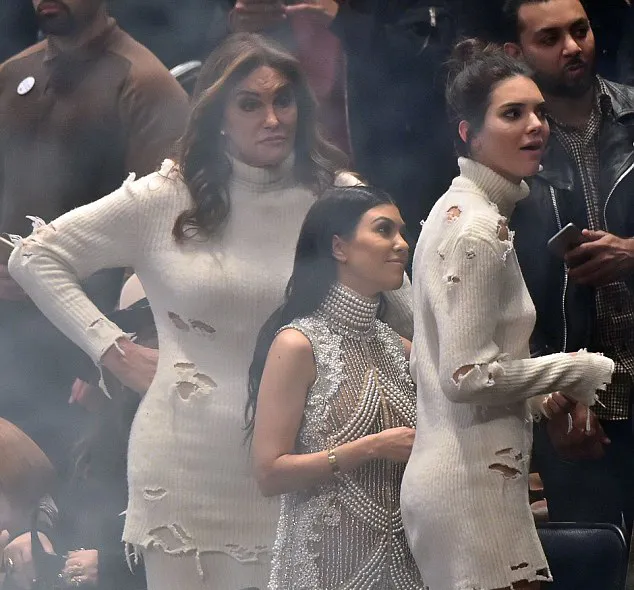FOTO: Awkward! Saat Kendall & Caitlyn Jenner Kembaran Baju ...