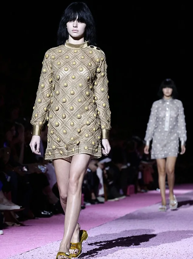 Tampil pucat begini, Kendall masih saja cantik ya? @ dailymail.co.uk