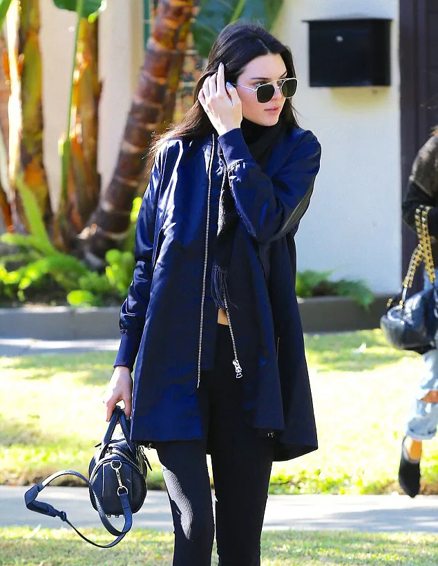 Kendall ungkap ciuman pertamanya © FameFlynet.com
