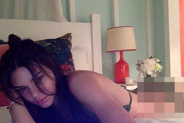 Kendall pamerkan foto panasnya © instagram.com/kendalljenner